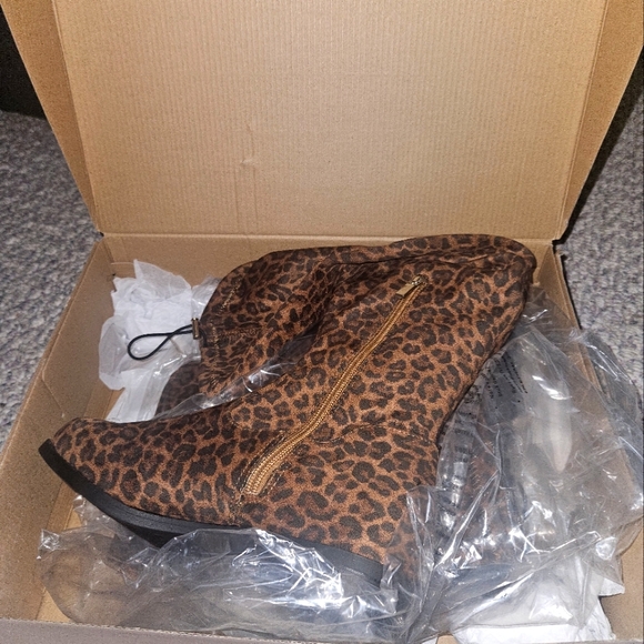 Just Fab over the knee boots - Picture 2 of 3